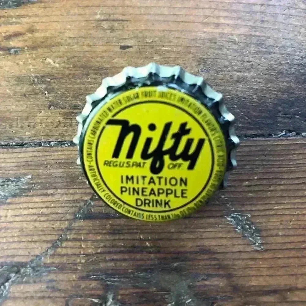 3 Vintage Bottlecap Pins Nifty, Jurk, Grapette - Picture 2 of 9